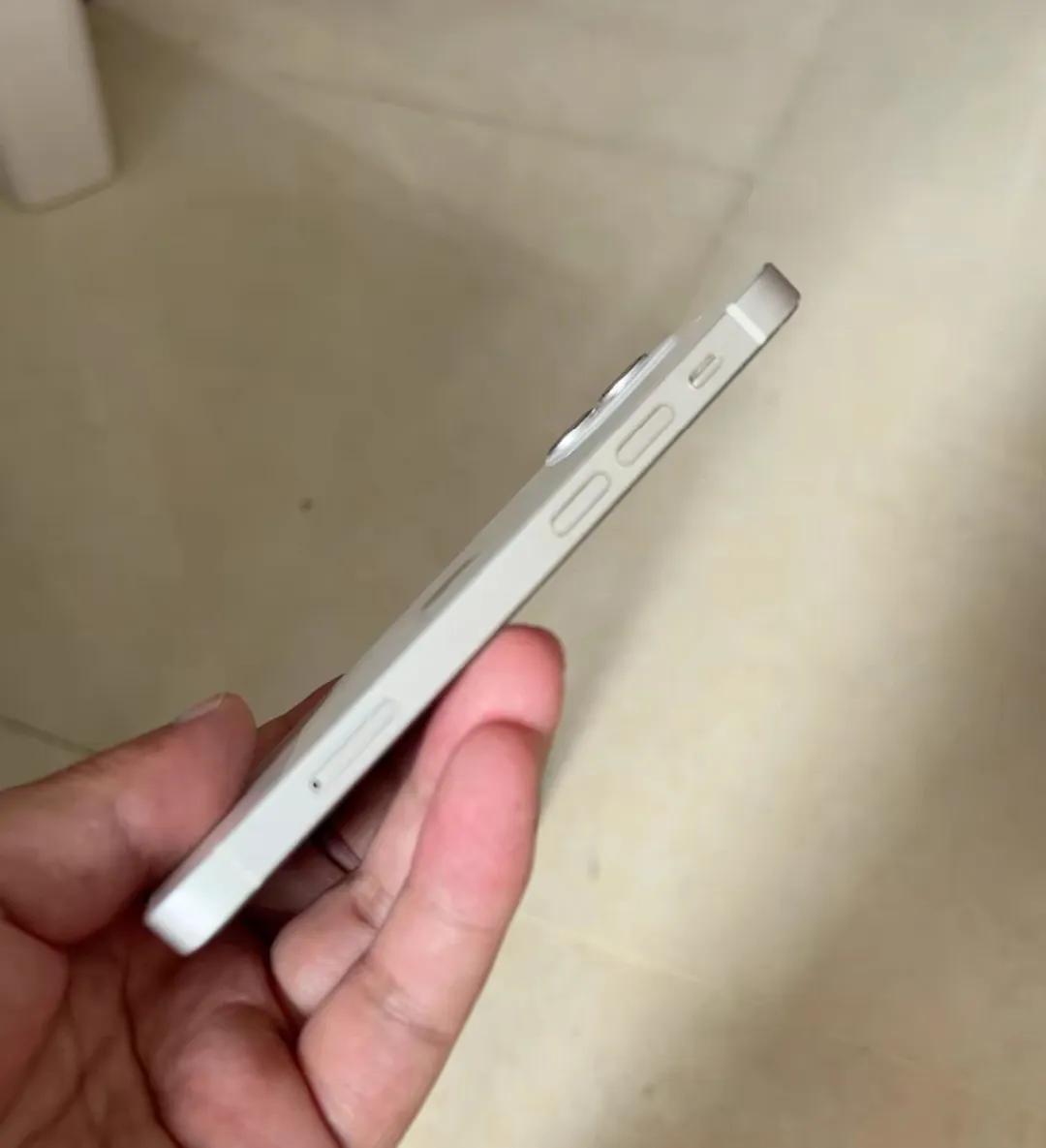 2025年1000元的“iPhone12mini”小屏旗舰的执念与现实困境。