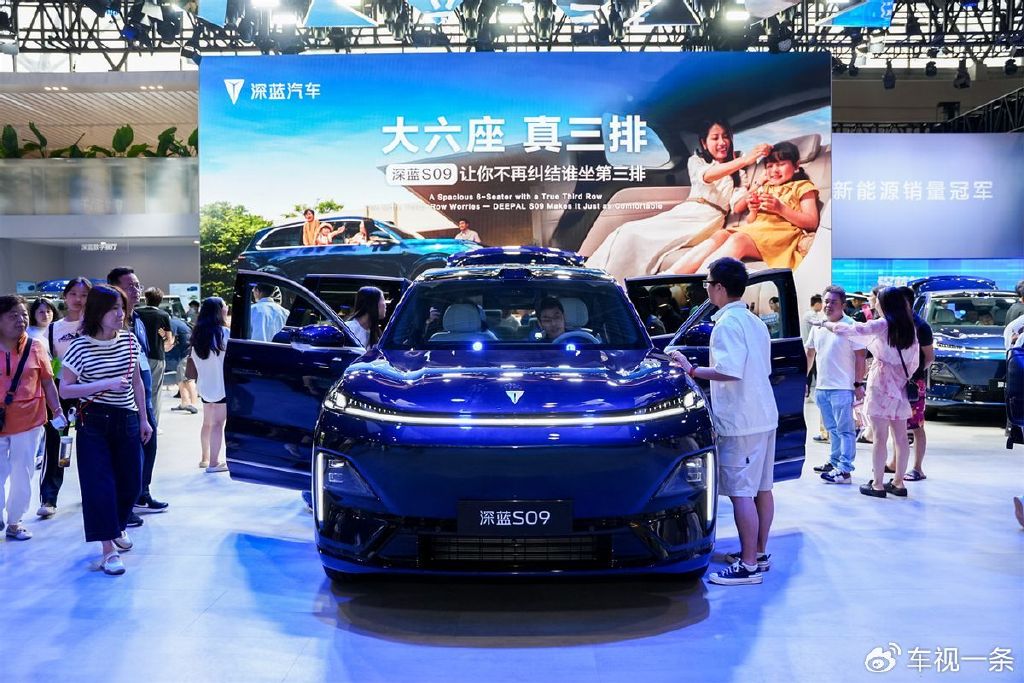 深蓝S09重庆车展再掀风暴:大六座第三排改写传统SUV“生存法则”