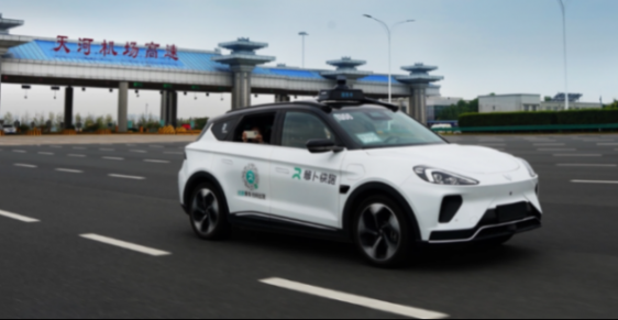 方向盘消失前夜：特斯拉、百度、哈啰三巨头的Robotaxi战争