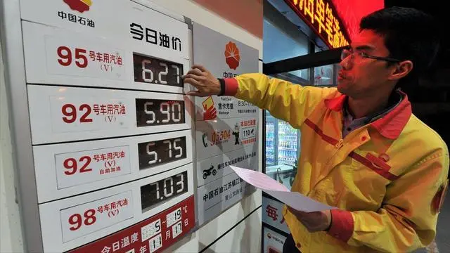一觉醒来,油价迎今年最大幅度上调!油车车主要加速换电车了?