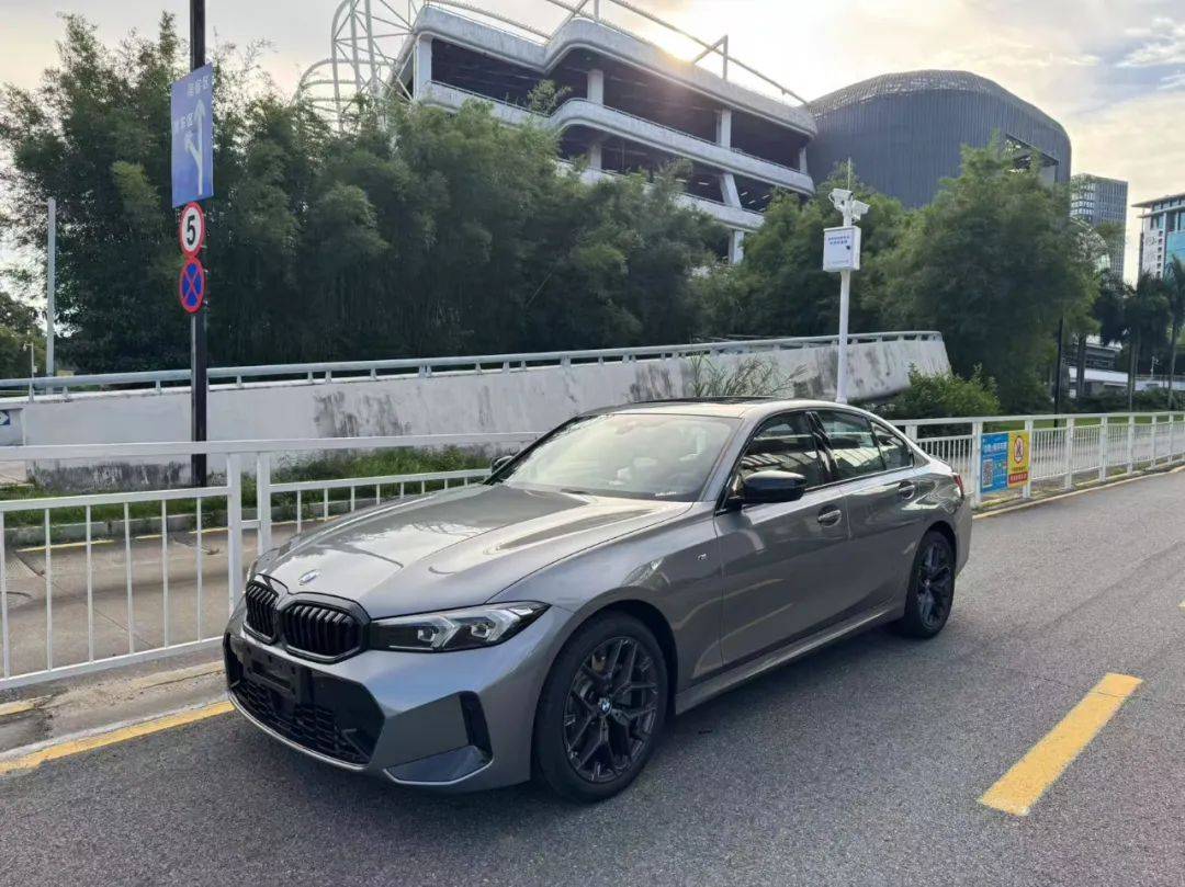 《宝马汽车迷》车换了、身份变了,生活节奏不同了,但始终没变的是对宝马3系的爱