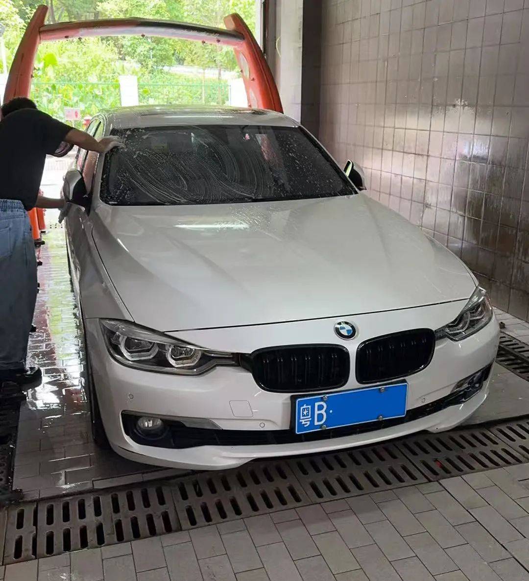 《宝马汽车迷》车换了、身份变了,生活节奏不同了,但始终没变的是对宝马3系的爱