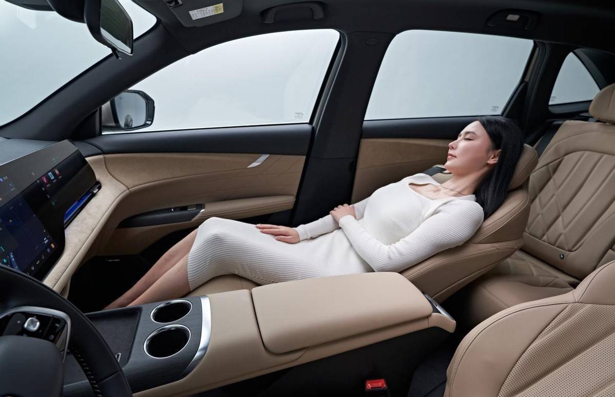 又省又稳,有里有面,长安第四代CS75PLUS不愧是打工人返乡路的好“搭子”