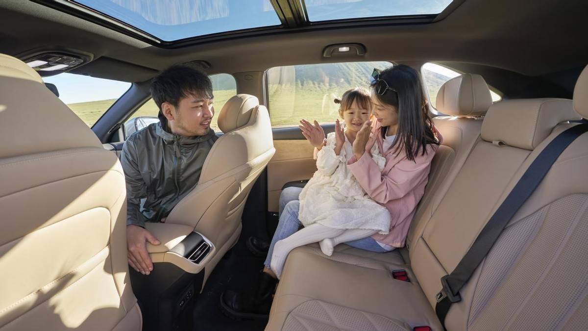 又省又稳,有里有面,长安第四代CS75PLUS不愧是打工人返乡路的好“搭子”