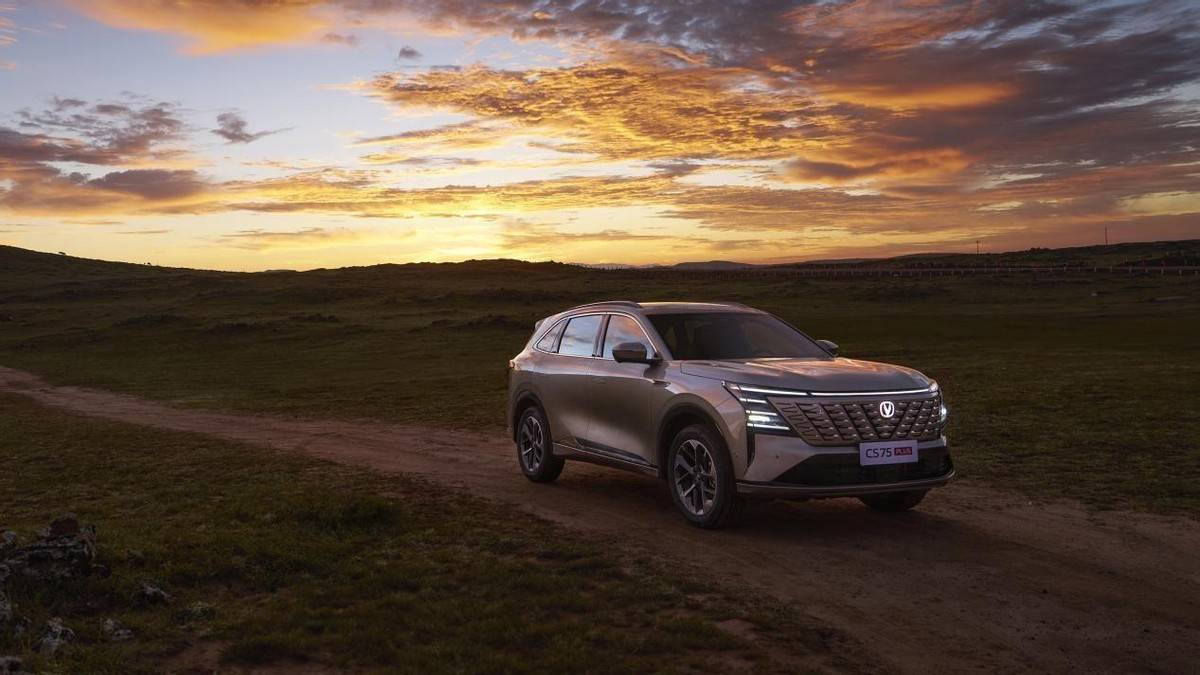 又省又稳,有里有面,长安第四代CS75PLUS不愧是打工人返乡路的好“搭子”