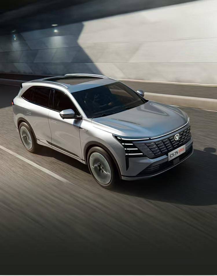 又省又稳,有里有面,长安第四代CS75PLUS不愧是打工人返乡路的好“搭子”