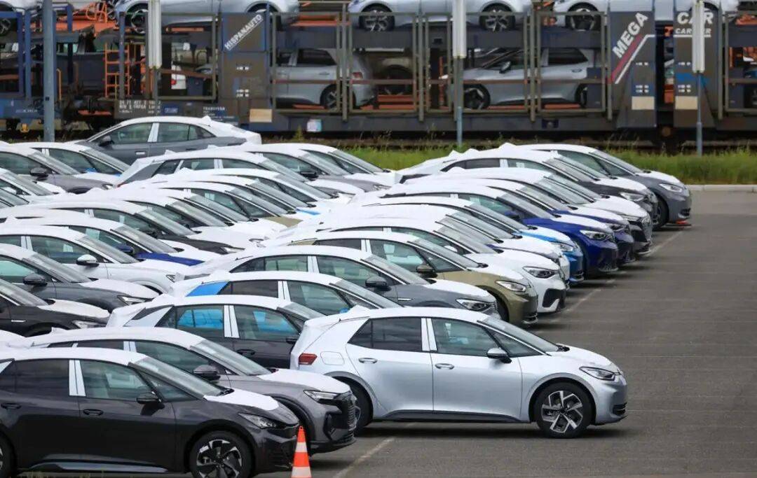 欧洲汽车市场迎来历史性转折:去年12月,电动汽车单月销量首次超越传统燃油车