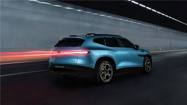 旗舰实力加冕 与众 08 引领纯电 SUV 美学与技术双进化