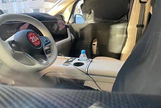 智界V9内饰曝光,余承东和赵长江的力作