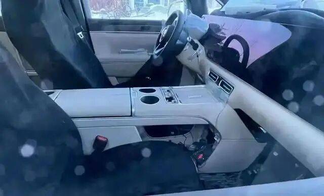 智界V9内饰曝光,余承东和赵长江的力作