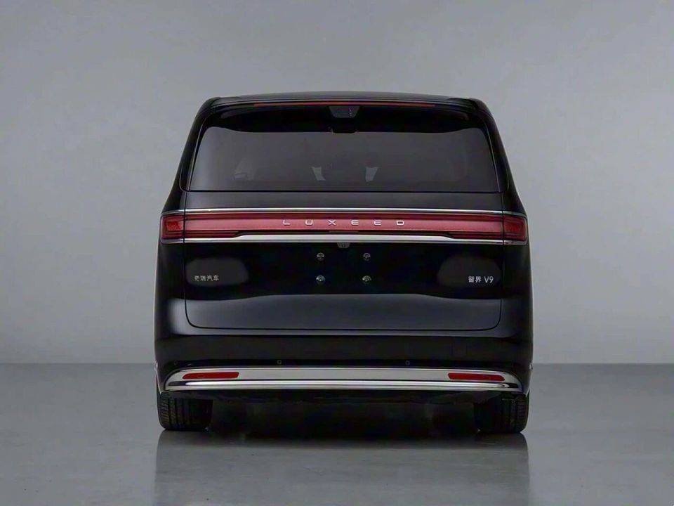 智界V9内饰曝光,余承东和赵长江的力作