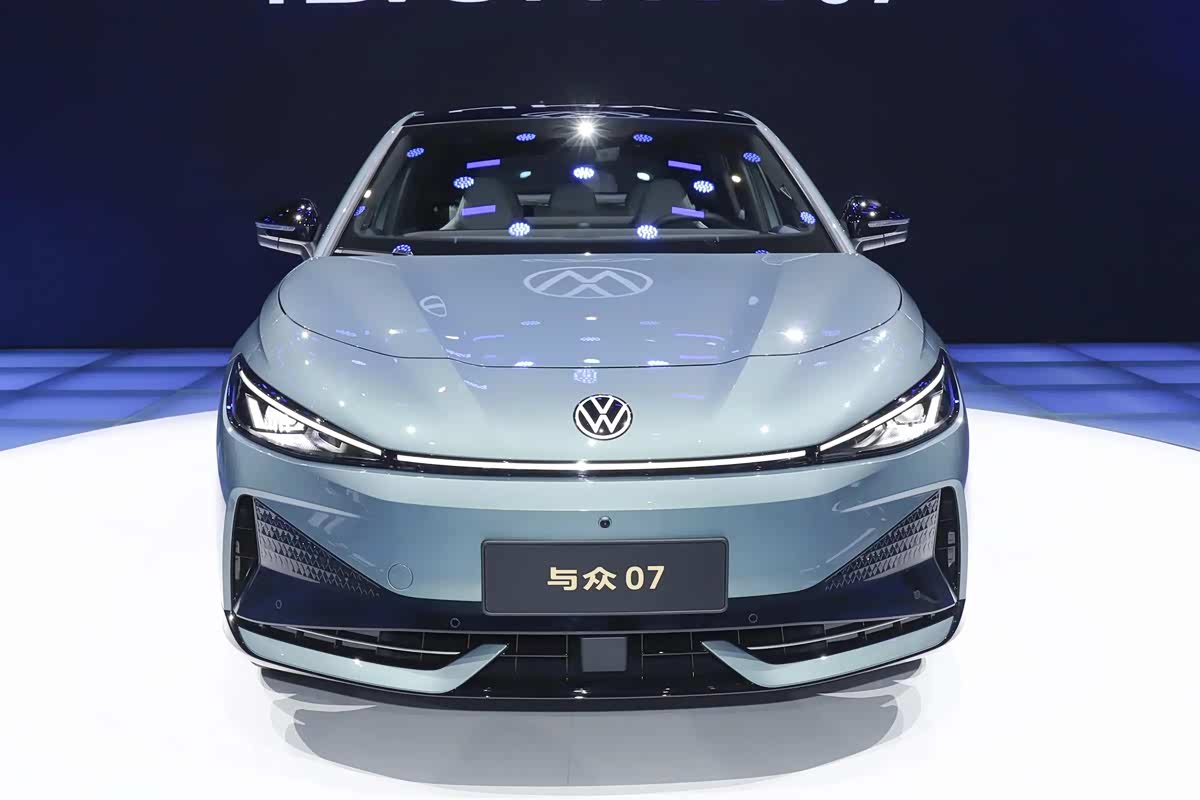 大众掀桌子了!12.99万起买纯电中型车,标配高速NOA+711L后备厢