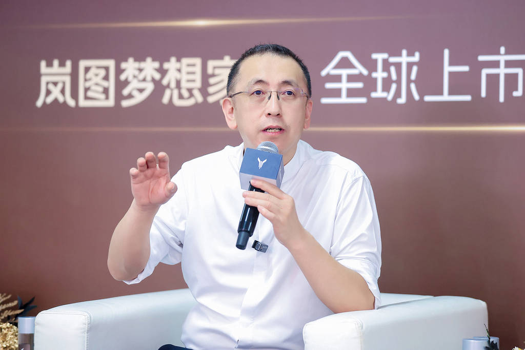 国仁对话岚图卢放邵明峰：六车叠塔不是炫技，回应华为合作及“内卷”