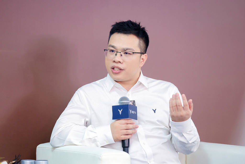 国仁对话岚图卢放邵明峰：六车叠塔不是炫技，回应华为合作及“内卷”